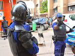 La police contrôle la circulation des véhicules et des passants vers le quartier général de la Monusco à Kinshasa, le 24/04/2015, jour prévu pour la marche de protestation de l’UDPS. Radio Okapi/Ph. John Bompengo