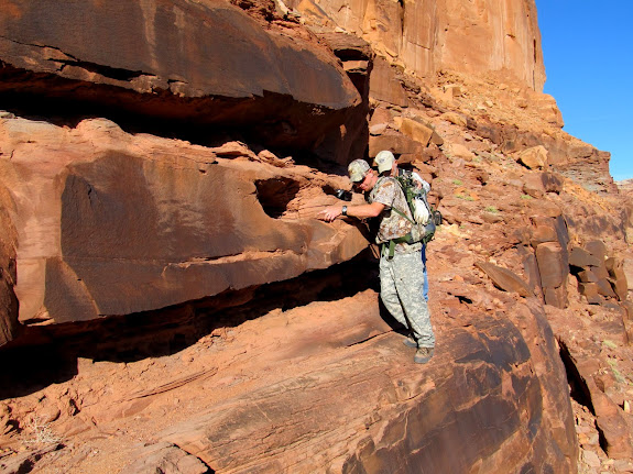 Sketchy ledge coming down off Bowknot Saddle