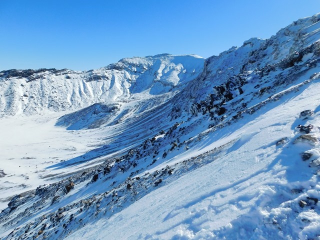 C111_NZ NI Tongariro Alpine Crossing_2018-06-08_DSCN1072