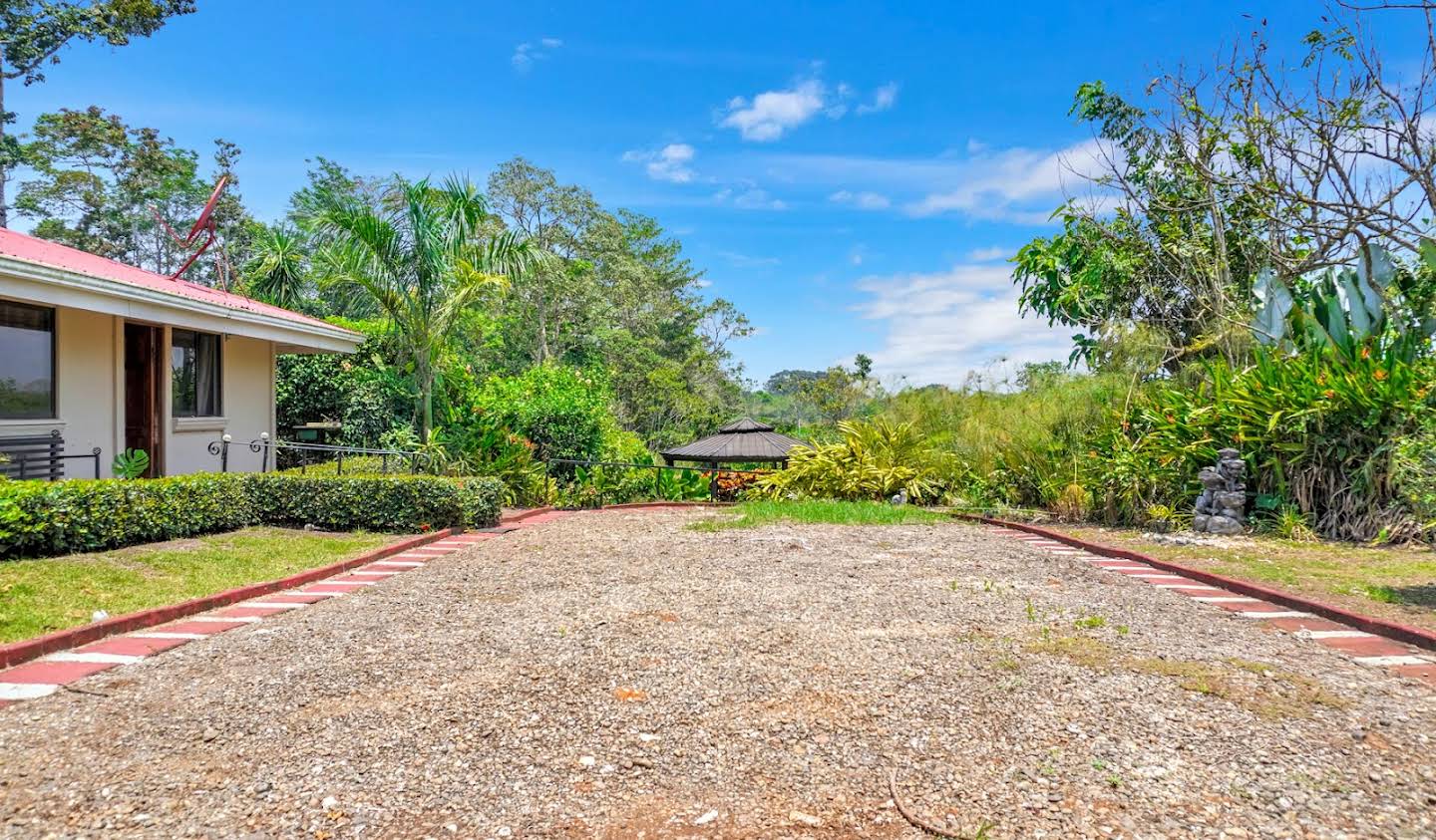 Farm house with garden San Carlos