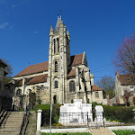 Monument aux morts et église Saint-Pierre-Saint-Paul de Goussainville