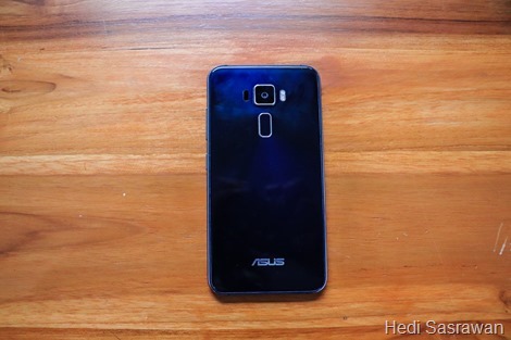 Tampak belakang Asus Zenfone 3