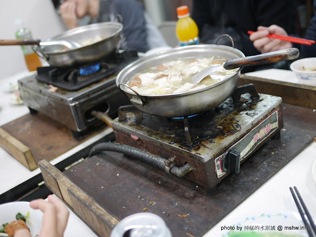 【食記】台中士官長酸菜白肉鍋-士官長野地餐廳@北區武昌公園 : 吃粗飽還得將就一下,取名野地餐廳就可以弄這麼髒嗎? 中式 北區 區域 台中市 晚餐 火鍋/鍋物 飲食/食記/吃吃喝喝 