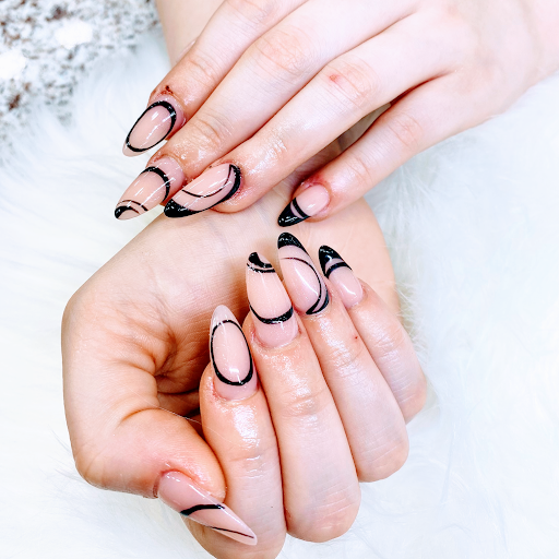 Vivian Nails & Spa logo