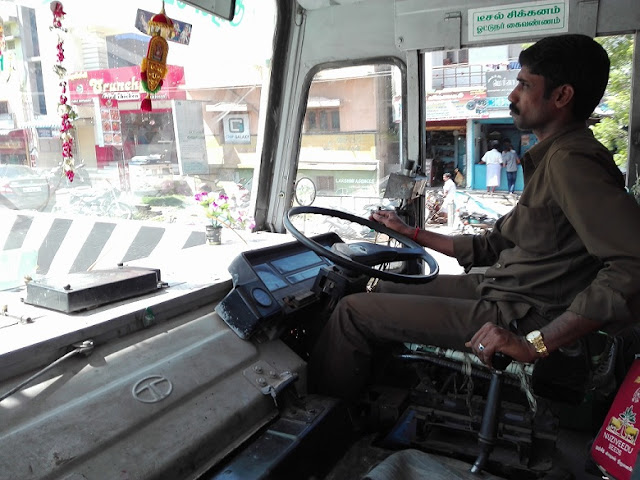 Sur de India en transporte público - Blogs de India - En bus de Kumbakonam a Trichy con parada en Tanjore (21)