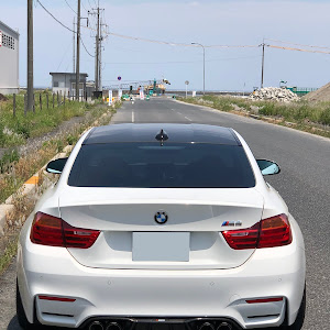 M4 クーペ F82