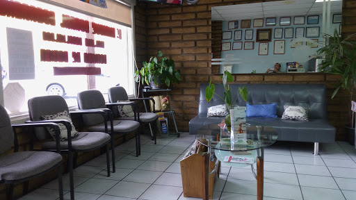 Optica Y Clinica Oftalmologica Corral Sa De Cv, Obregon 442, Zona Centro, 22800 Ensenada, B.C., México, Clínica oftalmológica | BC