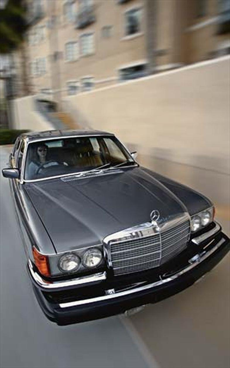 Mercedes Benz 6.9 Front View