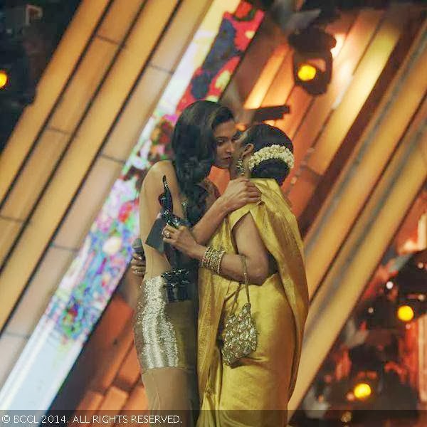 Rekha presented the Best Actor in Leading Role (Female)award to Deepika Padukone for the movie Ram-Leela at the 59th Idea Filmfare Awards 2013, held at the Yash Raj Studios in Mumbai, on January 24, 2014.