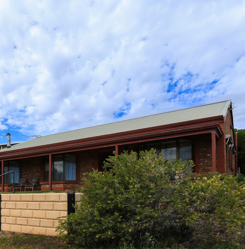 Bott's Beach Retreat Maslin Beach logo