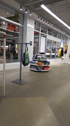 Clothing Store «Old Navy», reviews and photos, 1470 Palisades Center Dr, West Nyack, NY 10994, USA