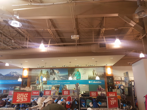 Sportswear Store «Columbia Sportswear Outlet Store at Premium Outlets in Orlando», reviews and photos, 4971 International Dr, Orlando, FL 32819, USA