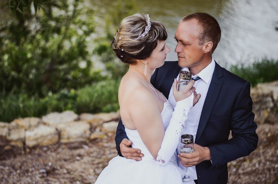 Fotógrafo de bodas Ulyana Titova (titovaulyana). Foto del 26 de julio 2017