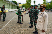 Bagikan Ratusan Paket THR, Korem 143 Sosialisasikan Larangan Mudik