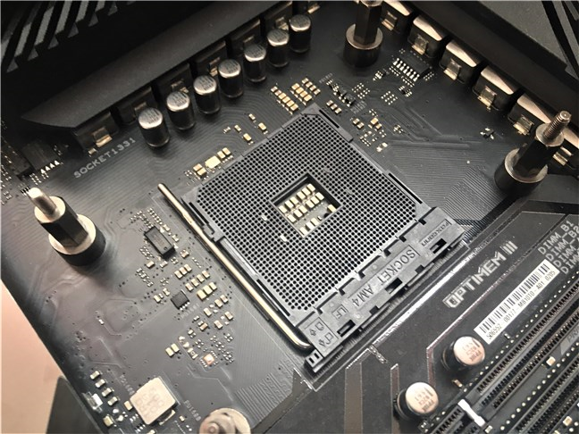 L'ASUS ROG Crosshair VIII Hero (Wi-Fi) utilise Socket AM4