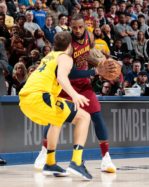 LBJ Debuts Multicolored Pods LeBron 15 Cavs PE in Crucial Game 4 Win