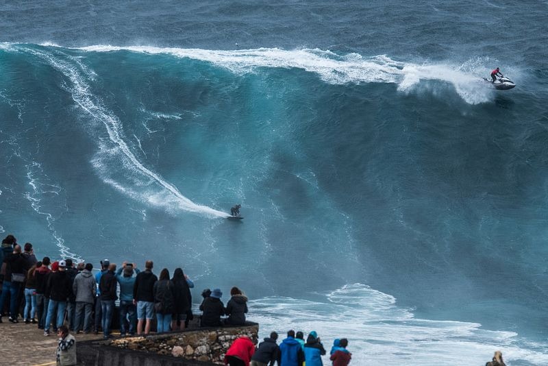 nazare-big-waves-10