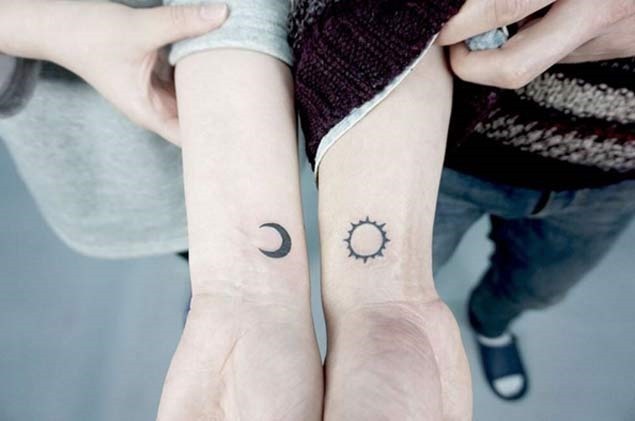 Estes sol e a lua casal tatuagens