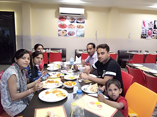 Modern Food Court, In front of Railway Station, Thandi Sadak, Farrukhabad, Uttar Pradesh 209625, India, Restaurant, state UP