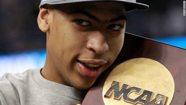 파일:external/kentuckybasketballforum.com/anthony-davis-trophy.jpg