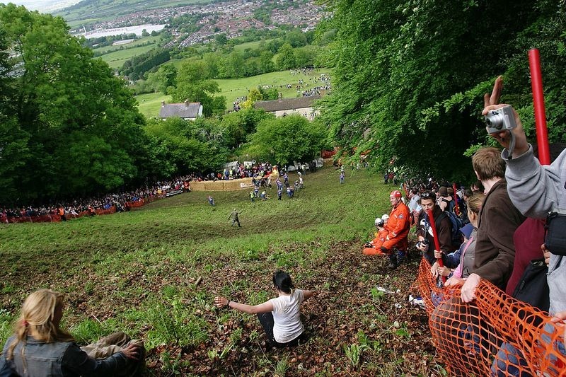 cooper-hill-cheese-rolling-16