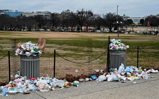 The White House is seen in the background, as trash lays uncollected on the National Mall due to the partial shutdown of the US government on 2 January 2019 in Washington, D.C. Photo: Andrew Caballero-Reynolds / AFP / Getty Images