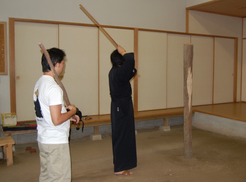 파일:external/blog-imgs-27.fc2.com/jigenryu-kamae1.jpg