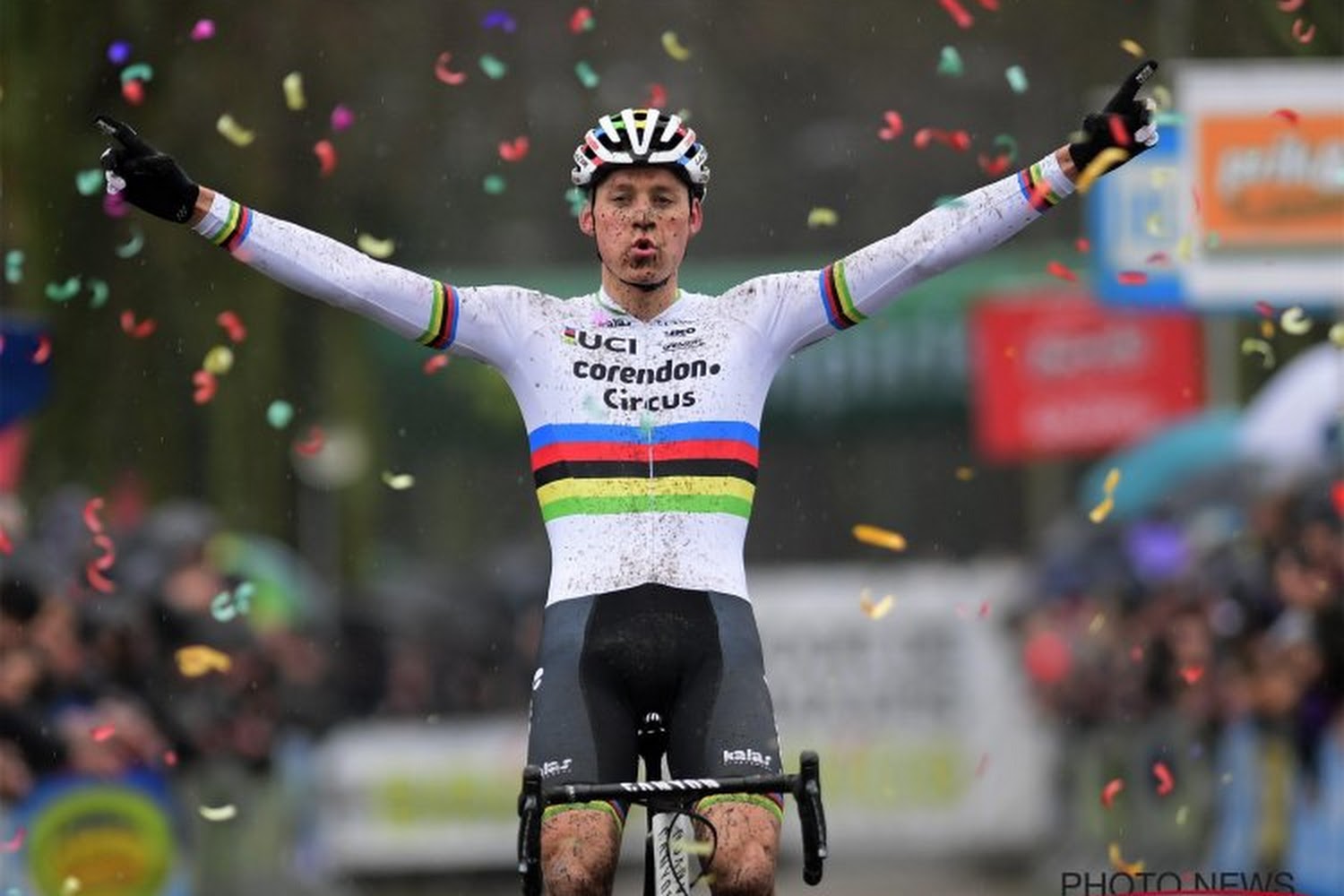 Mathieu van der Poel wint ook in Hulst | Wielerkrant.be