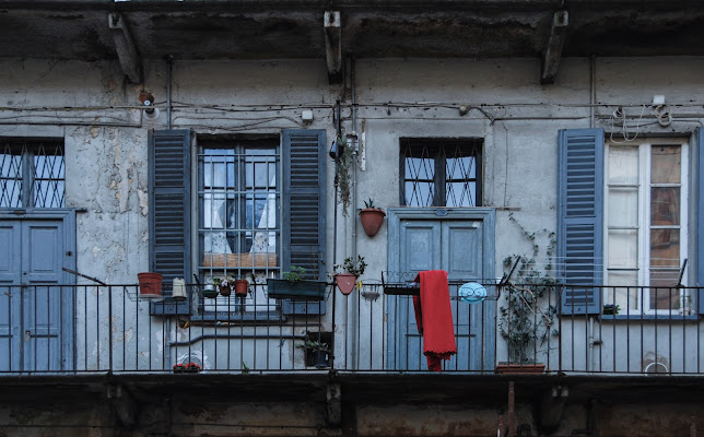 Tipiche case di ringhiera della vecchia Milano di laurafacchini