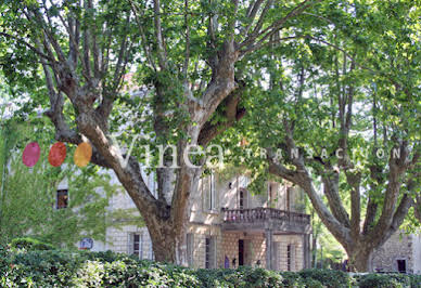 Vineyard with outbuildings 3