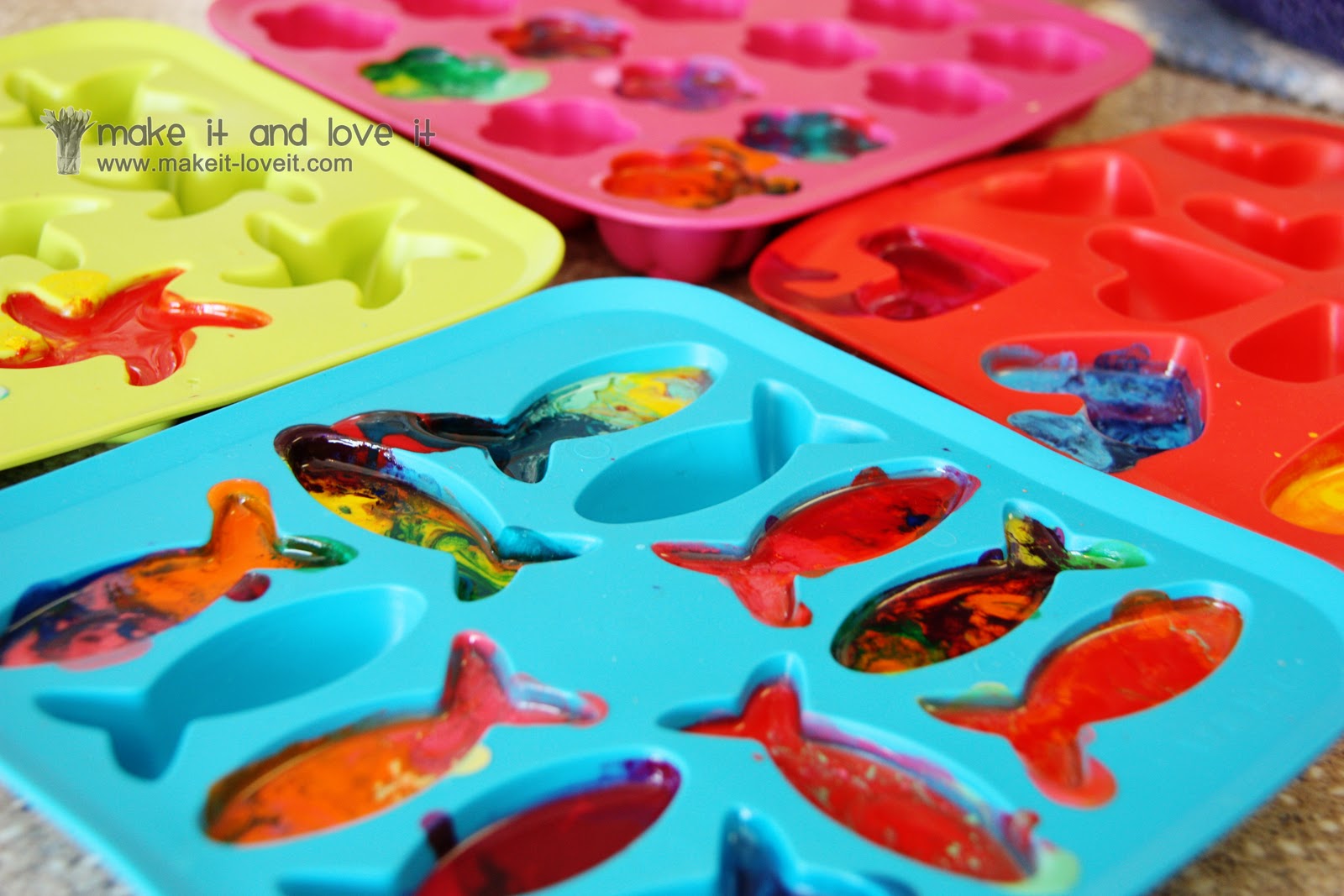 Melting Crayons in Silicone Molds: How to Melt Crayons