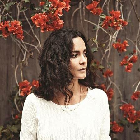 Alice Braga Awesome Profile Pics