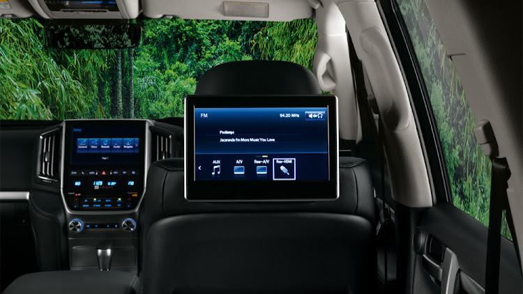 The 23 cm infotainment screens specified standard in the range topping Land Cruiser.