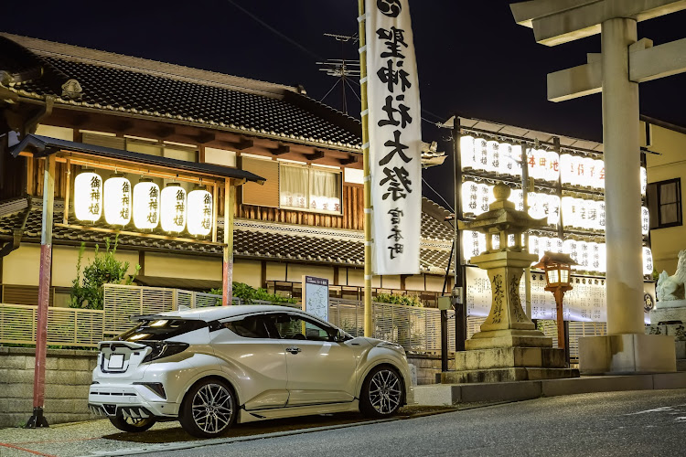 C-HRのローガン🐺・御神燈も今週まで🏮・フリPapa杯・すっかり秋めいてきました🌾に関するカスタム事例の投稿画像2枚目