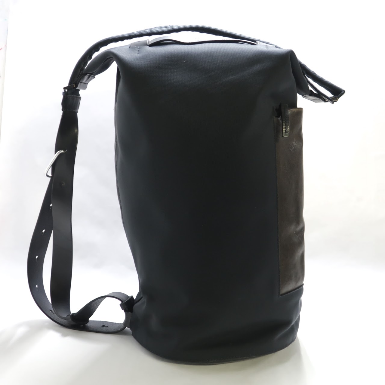 Troubadour Barrel Bag