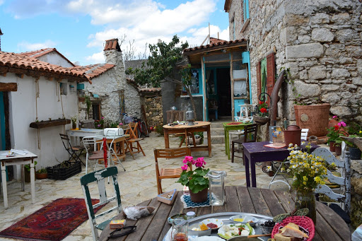 hobbit house barbaros pansiyon kafe kahvalti