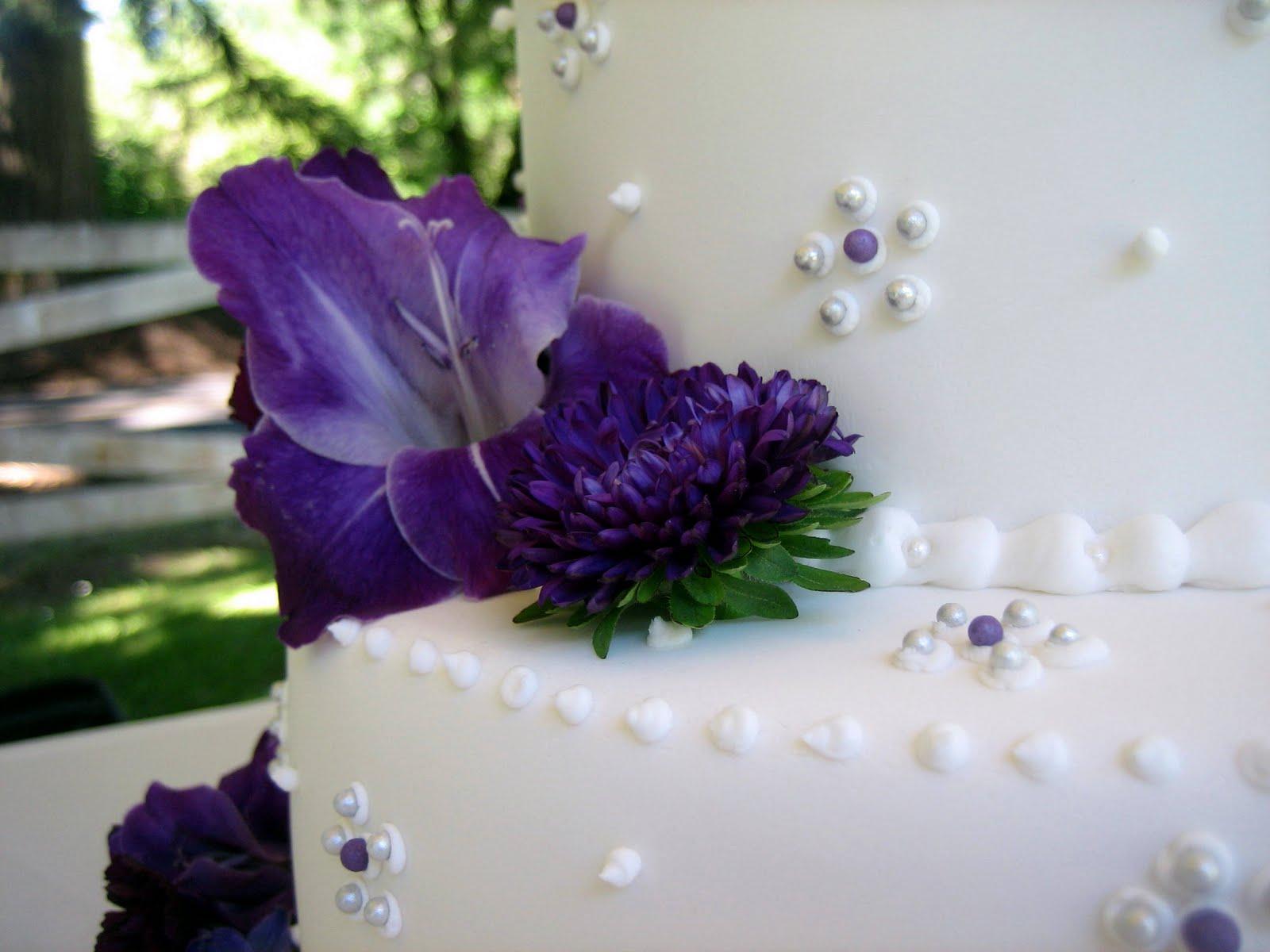 purple-themed wedding cake