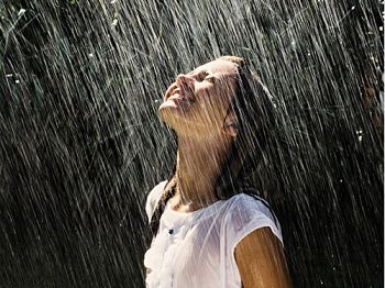 Kišni dan - Page 7 Girl-happy-rain-rainy-days_opt