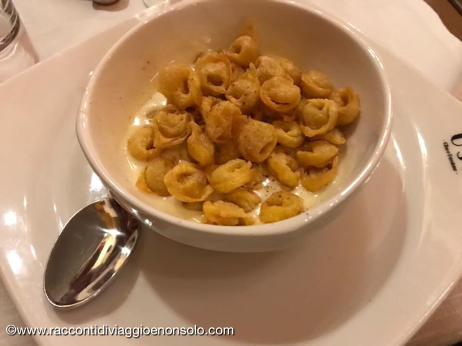 Tortellini fritti all'Osteria 051 di Bologna