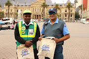 CCID officer Abongile Mavela and Law Enforcement officer Ridwaan Nero have been rewarded for their bravery in catching a robber in Cape Town CBD. 