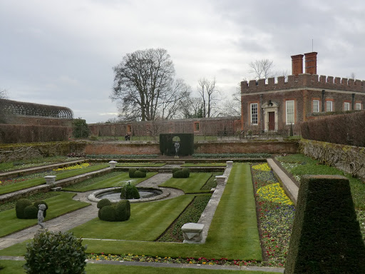 CIMG6886 Pond Garden & Banqueting House, Hampton Court Palace