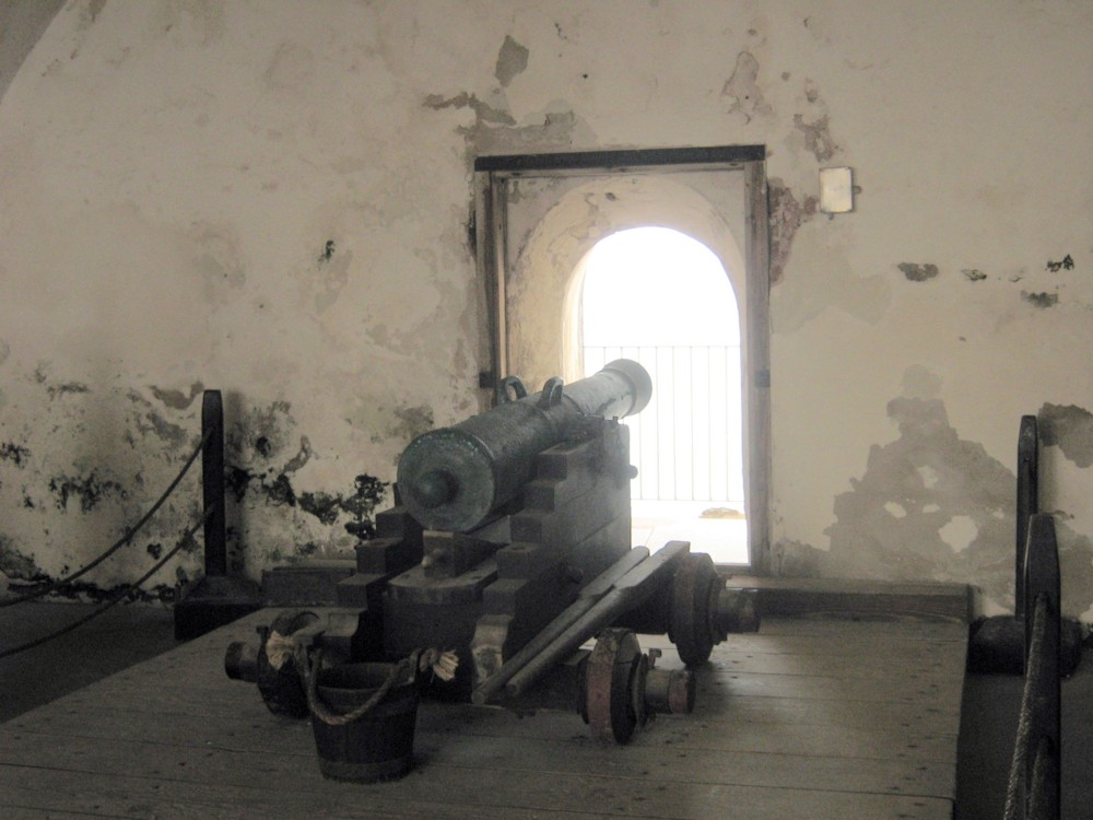 파일:external/freephotooftheday.clientk.com/8-pounder-cannon-el-morro-san-juan-puerto-rico.jpg