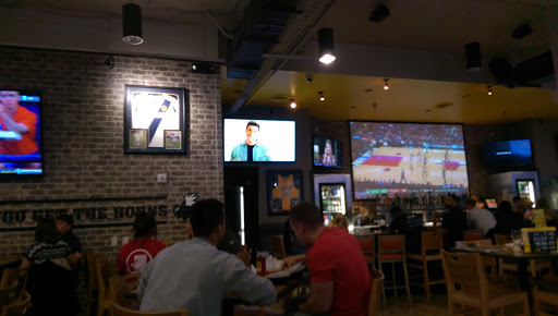 Chicken Wings Restaurant «Buffalo Wild Wings», reviews and photos, 40155 10th St W, Palmdale, CA 93551, USA