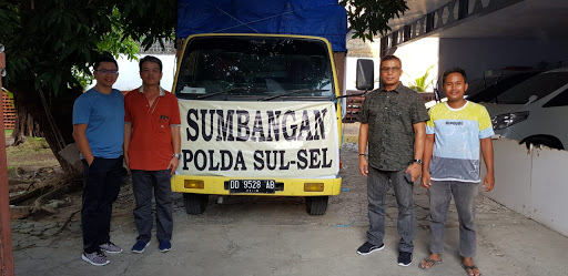 Polda Sulsel Kirim 4 Truk Logistik untuk Korban Bencana di Palu