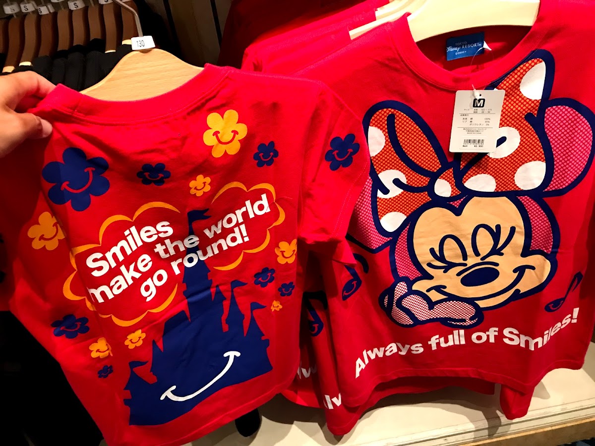 19年tシャツ ディズニーランドで人気のtシャツが買いたい キャラクターや総柄と豊富な品揃え 値段 売り場はどこ ひなママさんのどっちにすすむ