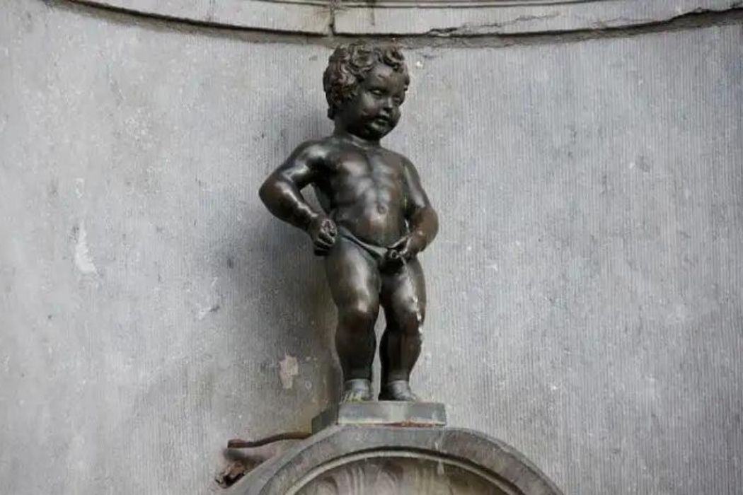 Manneken Pis, Brussels - Funny place to visit in Brussels