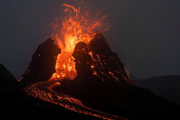 URGENTE: Vulcão de Cumbre Vieja em La Palma, nas Ilhas Canárias, entra em erupção