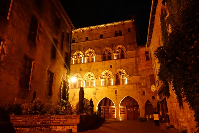 4. Cordes-Sur-Ciel. Najac. Cueva de Pech Merle. Domme. - De viaje por Francia: diarios, viajes y excursiones en coche. (6)