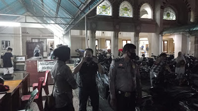 Polsek Kota Selatan Gelar Vaksinsi di Mesjid Usai Tarawih