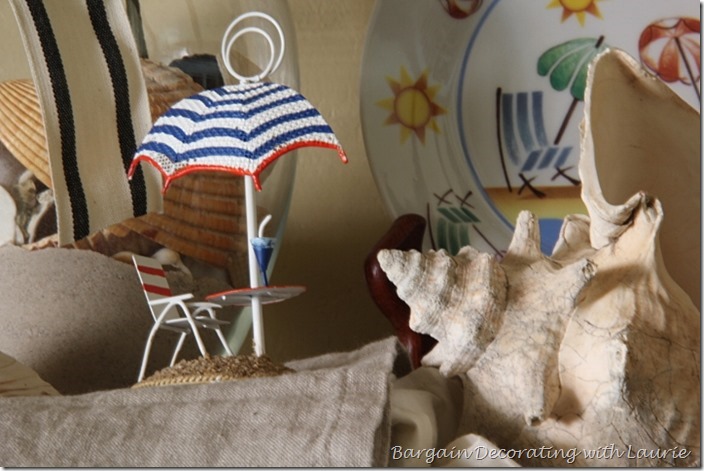 Beach table and chair on the mantrl